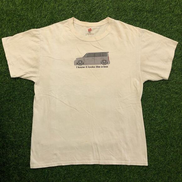 White ‘I Know it looks like a box’ Funny Car Graphic Tee - Picture 1 of 3
